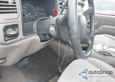 1998 Chevrolet C1500 Fleetside z USA, uszkodzony, nr VIN 2GCEC19R9W1113298